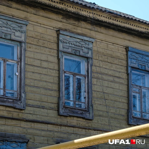 А здесь вообще пластиковые окна, а поверх старые | Источник: Булат Салихов / UFA1.RU