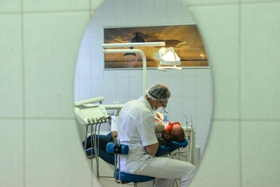 Ребенок кричал от боли в стоматологии Тюмени