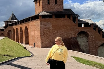 Ирина Пегова прогулялась по Нижегородскому кремлю