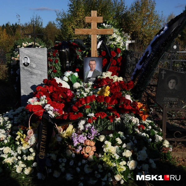 Могила артиста | Источник: Артём Устюжанин / MSK1.RU