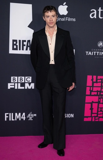 Джозеф Куинн