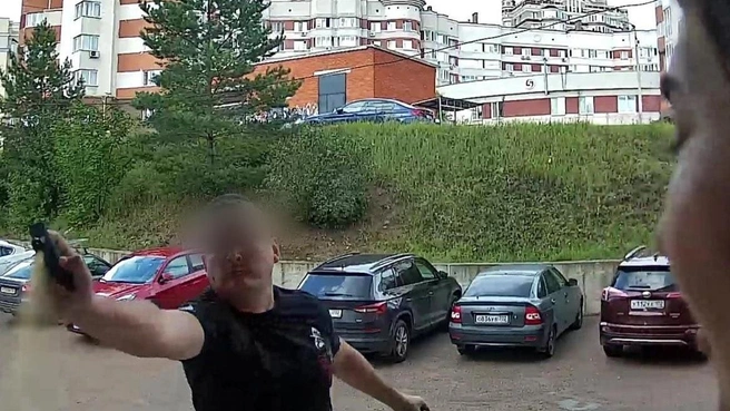 Впоследствии встреча Дениса с мужем его бывшей привела к стычке | Источник: Денис