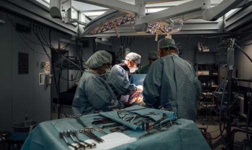 Российские кардиохирурги провели операцию на сердце через шестисантиметровый надрез