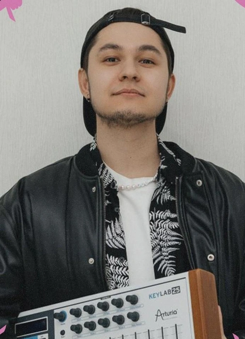 Руслан Валеев | Источник: emosplash / VK.com
