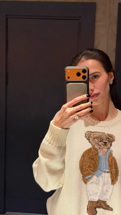 Личность своего избранника Загитова держит в секрете | Источник: Алина Загитова / Telegram