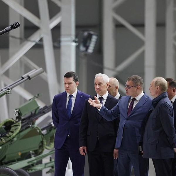 Президенту показали образцы орудий | Источник: kremlin.ru
