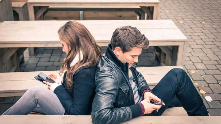 Тест: Появился ли в ваших отношениях «синдром соседа»?