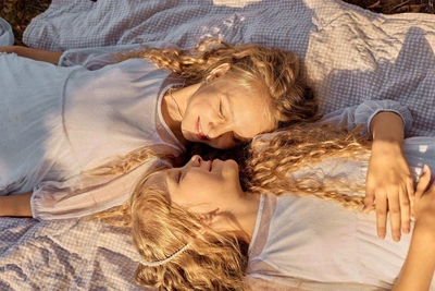 Близняшки претендуют на роли в ремейке «Королевство кривых зеркал»