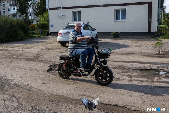 Каждый второй житель Богородская сегодня с пятилитровкой воды | Источник: Наталья Бурухина / NN.RU