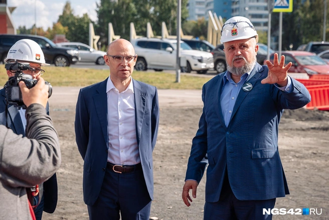 Сергей Цивелев на стройплощадке мемориального комплекса героям-сибирякам | Источник: Максим Серков / NGS42.RU
