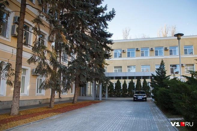Подрядчик должен будет успеть отремонтировать крышу за 90 дней | Источник: Алексей Волхонский / V1.RU
