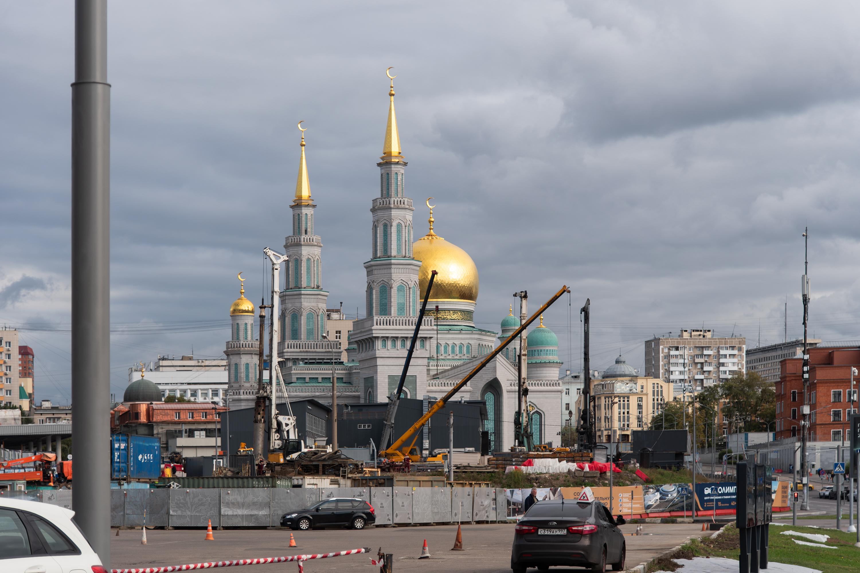 Была на несколько сотен человек — стала на 10 тысяч. Как в Москве появилась Соборная мечеть: истори…