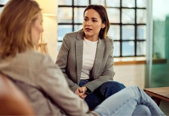 «Почему люди никогда не интересуются мной и говорят лишь о себе? Это я не умею общаться или они эгоисты?»