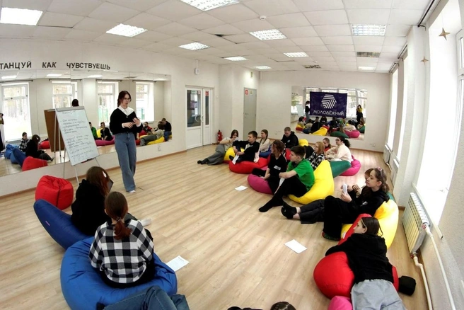 Перед ОГЭ и ЕГЭ для петербургских школьников провели тренинги по снижению стресса | Источник: пресс-служба комитета по образованию Петербурга