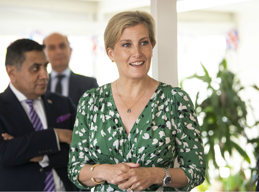 С особым смыслом: какое украшение «любимая невестка Королевы» носит чаще всего | marieclaire.ru