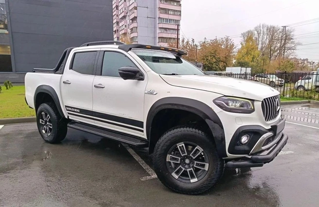 Этот Mercedes называют «люксовым грузовиком» | Источник: Avito