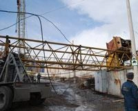 В результате падения крана погибли крановщица и монтажник | ngs24.ru