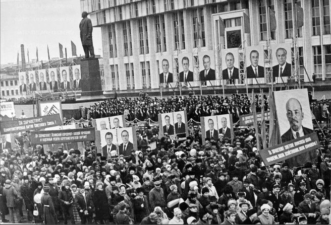 Площадь Ленина возле здания правительства | Источник: Сусков Евгений / Тульский государственный архив