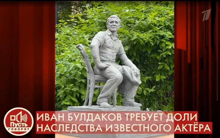 Макеты памятника Алексею Булдакову, который обойдется в 10 миллионов рублей