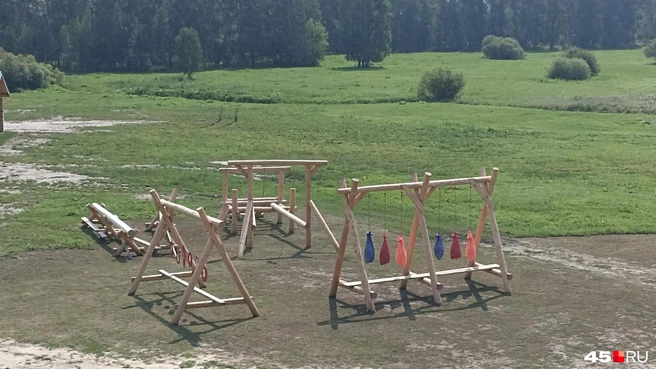 Игровая площадка рядом с мельницей | Источник: Анна Сарапульцева / 45.RU