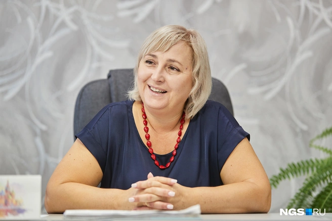 Елена Николаевна управляет школой с тремя тысячами учеников | Источник: Александр Ощепков / NGS.RU