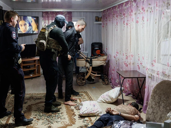 Наручники надели только на зачинщиков драки | Источник: Алексей Волхонский / V1.RU