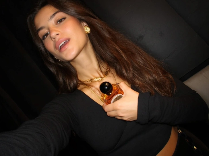 женские духи, ароматы женских духов, самые женские духи, какие женские духи, лучшие женские духи, женский парфюм, парфюмерия, плохие женские духи | Источник: theDay/higgsfield