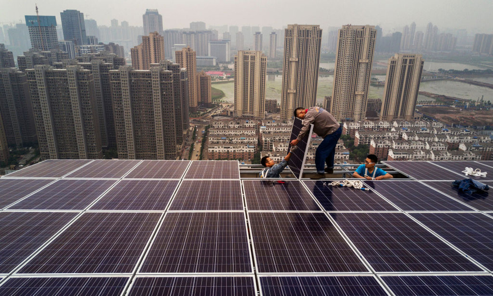 Энергетика кнр становится чистой все быстрее. Солнечные панели на горе Тайхан. Солнечные батареи на крыше. Солнечные батареи в Китае. Солнечная Энергетика в Китае.