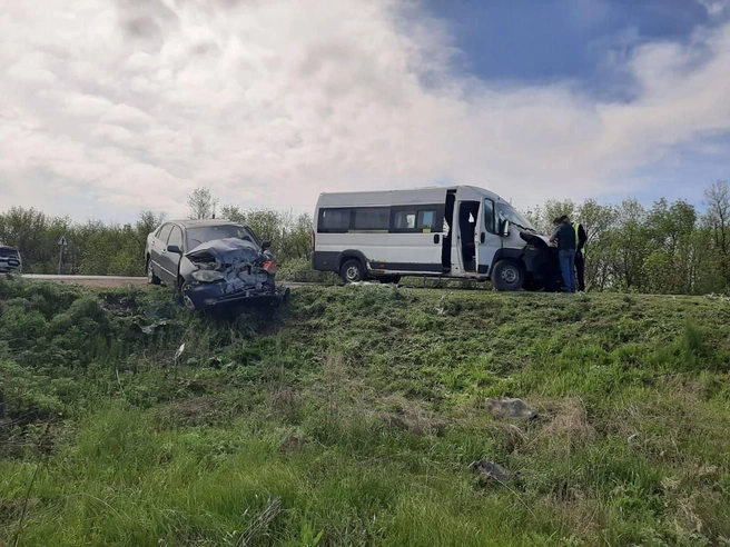 В Оренбурге у Самородово в ДТП с пассажирским микроавтобусом пострадали 8 человек | Источник: УМВД России по Оренбургской области