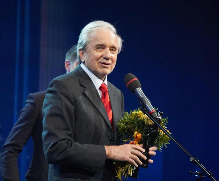 Кто избранница Стеблова — остается лишь гадать