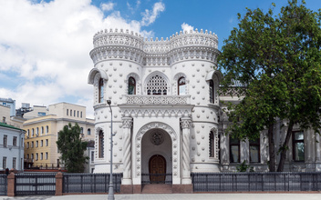 Шедевр для дурака: история чудо-замка Арсения Морозова в центре Москвы