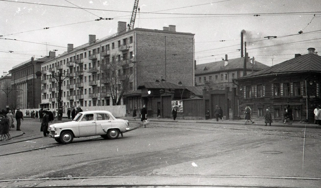 Угол Куйбышева и Луначарского.