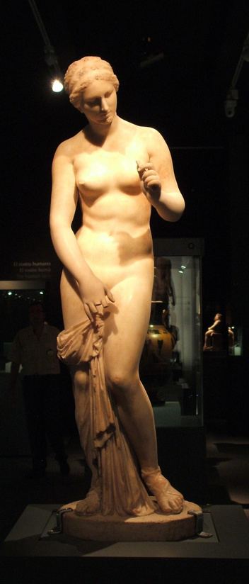 Афродита из коллекции Таунли, Британский музей. Предположительно, римская реплика Афродиты Книдской.