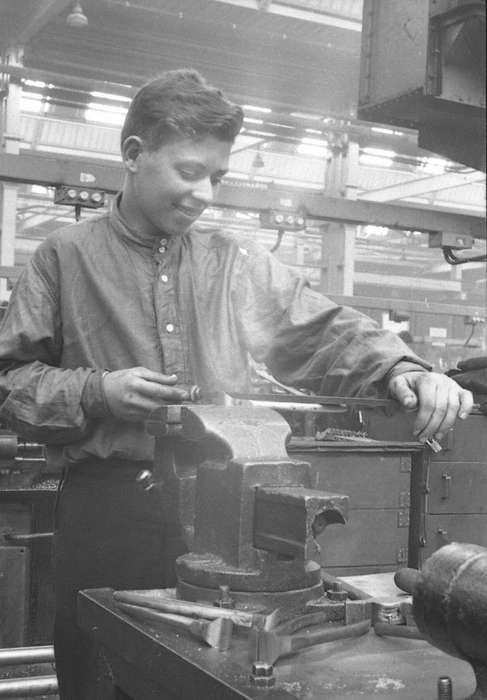 Юный рабочий завода им. Ворошилова. 1942–1943 гг.  | Источник: Из фондов СОГАСПИ.