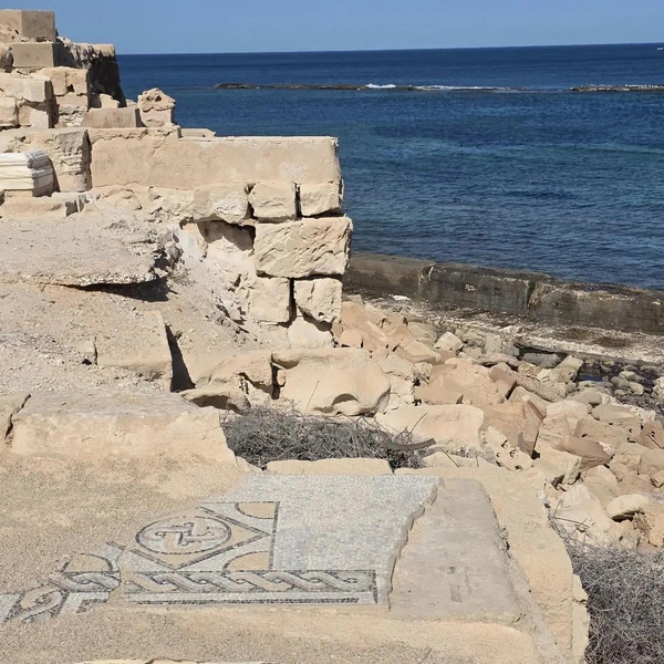 «Городок хоббитов» и подземный дом на 8 семей в пустыне: россиянин рассказал, зачем стоит лететь в Ливию