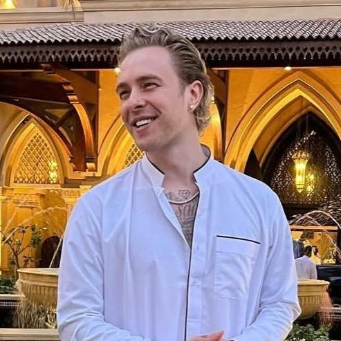 За минуту до ограбления Игорь Синяк обсуждал сумки с Егором Кридом: новые детали скандала в Париже