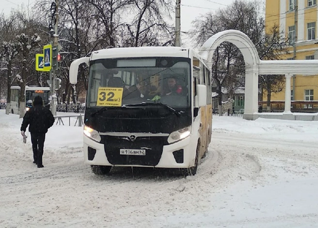 В маршрутке №32 стало плохо пожилому человеку | ya62.ru