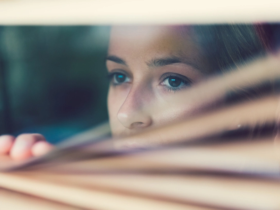 Кто вы — интроверт или социально-тревожный человек (и что это говорит о вас) | marieclaire.ru