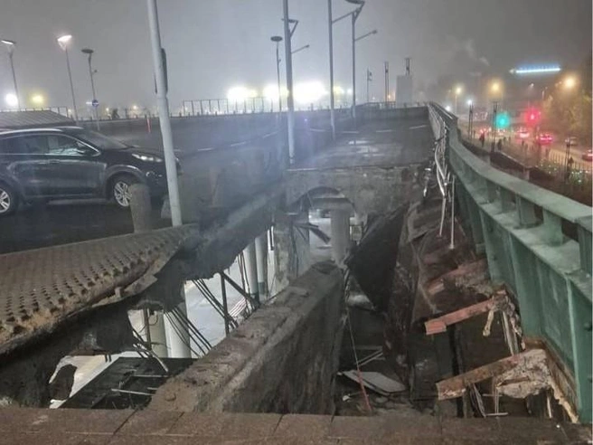 Перекрытие пути, эвакуация машин и дыра. Что известно об обрушении на Ладожском вокзале | Источник: Официальный канал Северо-Западной транспортной прокуратуры