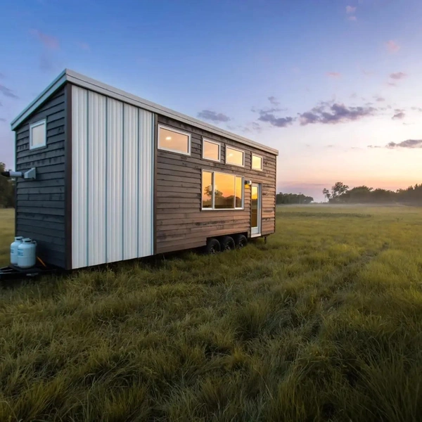 В огороде «Бузина»: оцените дом-прицеп Elderberry — уютную однушку на трех осях