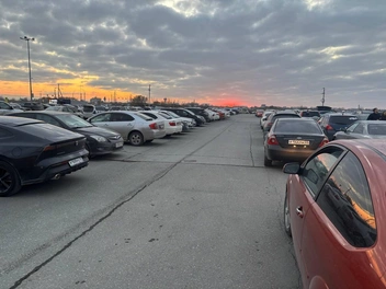 Вся парковка была полностью забита | Источник: Лина Гордеева/NGS22.RU