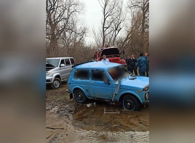 Тела трех человек нашли в автомобиле, утонувшем в реке на Алтае | ya62.ru