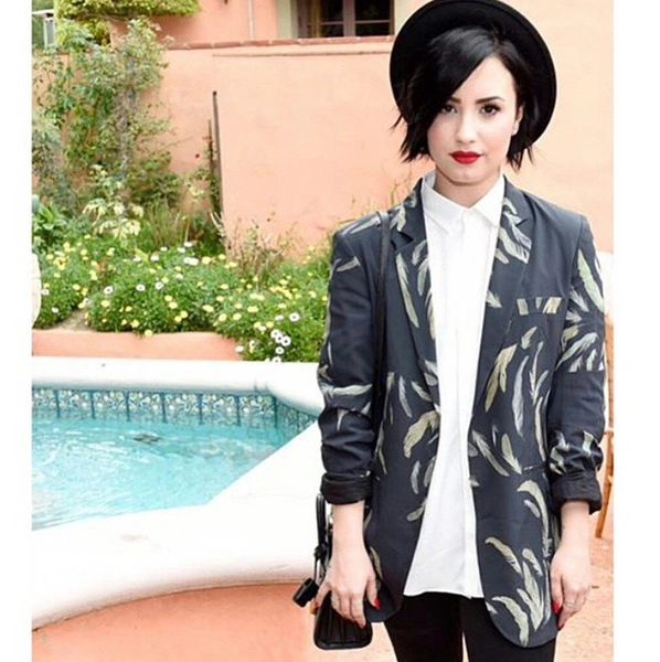 Источник: @ddlovato
