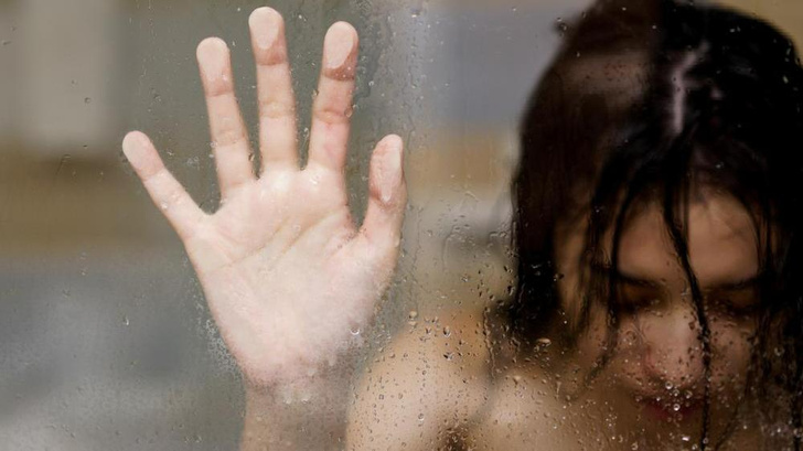 Чем опасна мастурбация душем: мнение врача-сексолога