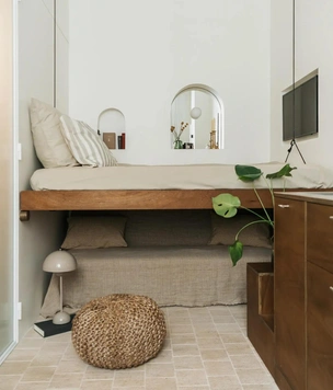 Маленькая квартира 12 м² с антресолью в Париже