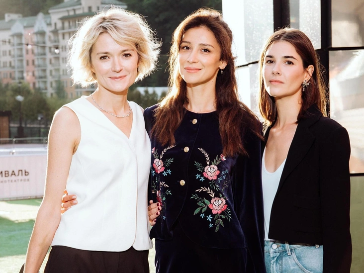 Надежда Михалкова, Равшана Куркова и Мария Андрeевa