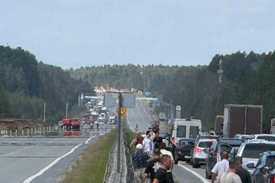 Трассу под Екатеринбургом перекрыли из-за дыма