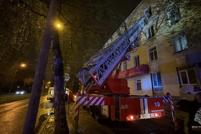 В екатеринбургской четырехэтажке на Эльмаше погиб человек