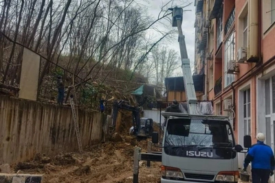 Adler Landslide Continues, Trees Press Against Windows