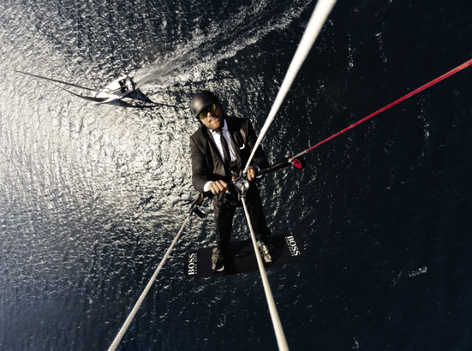 The Skywalk с участием яхтсмена Алекса Томсона